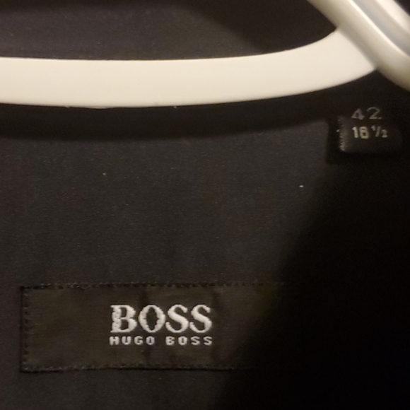 Mens Hugo Boss dress shirt - Picture 2 of 3